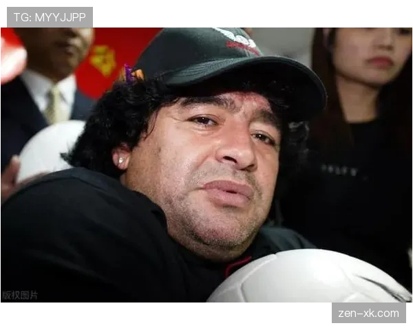马拉多纳回撤组织进攻的古典前腰角色，与现代进攻核心的职能演变对比